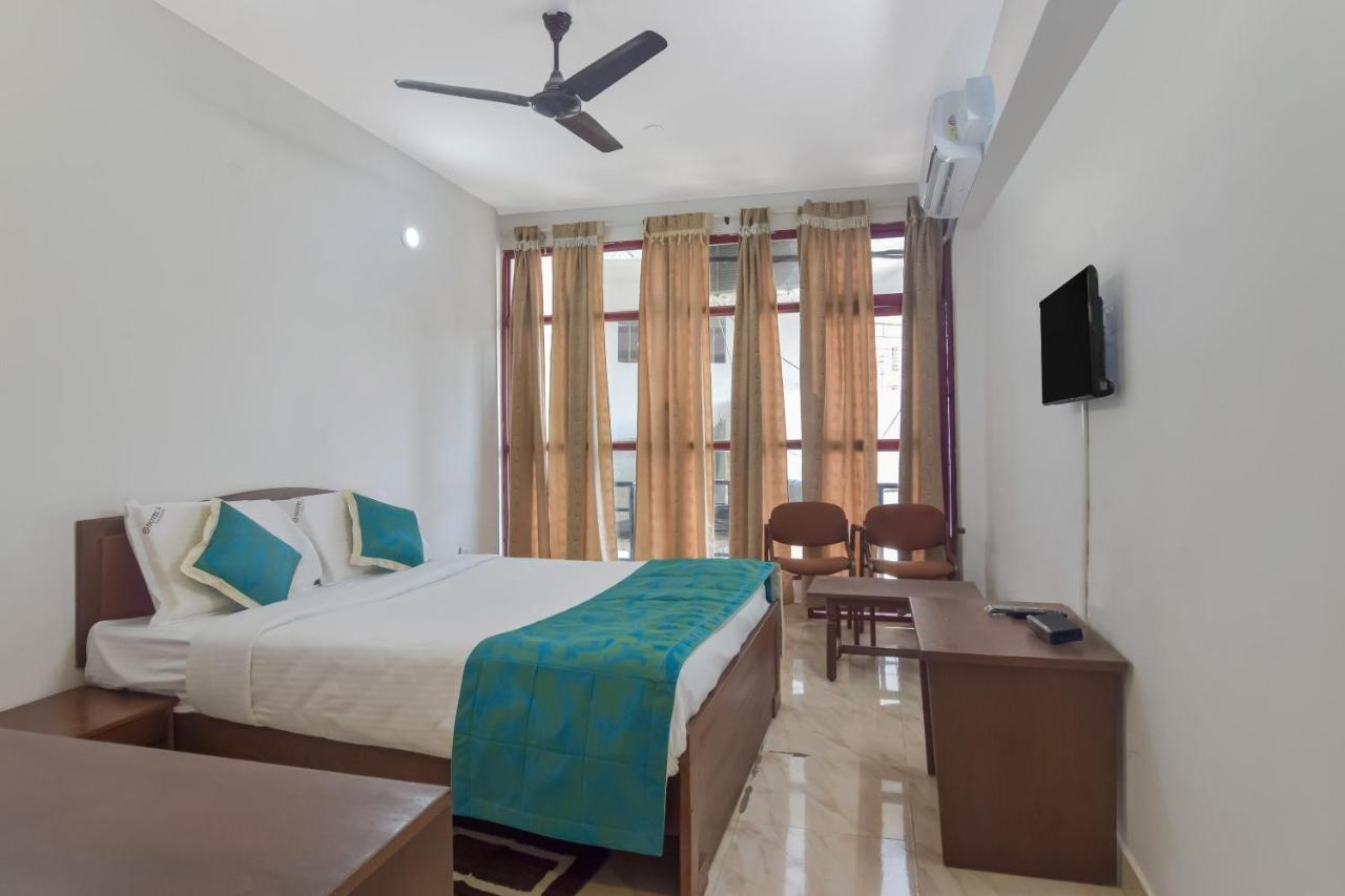 OYO 13581 Hotel Raj Madikeri Buitenkant foto