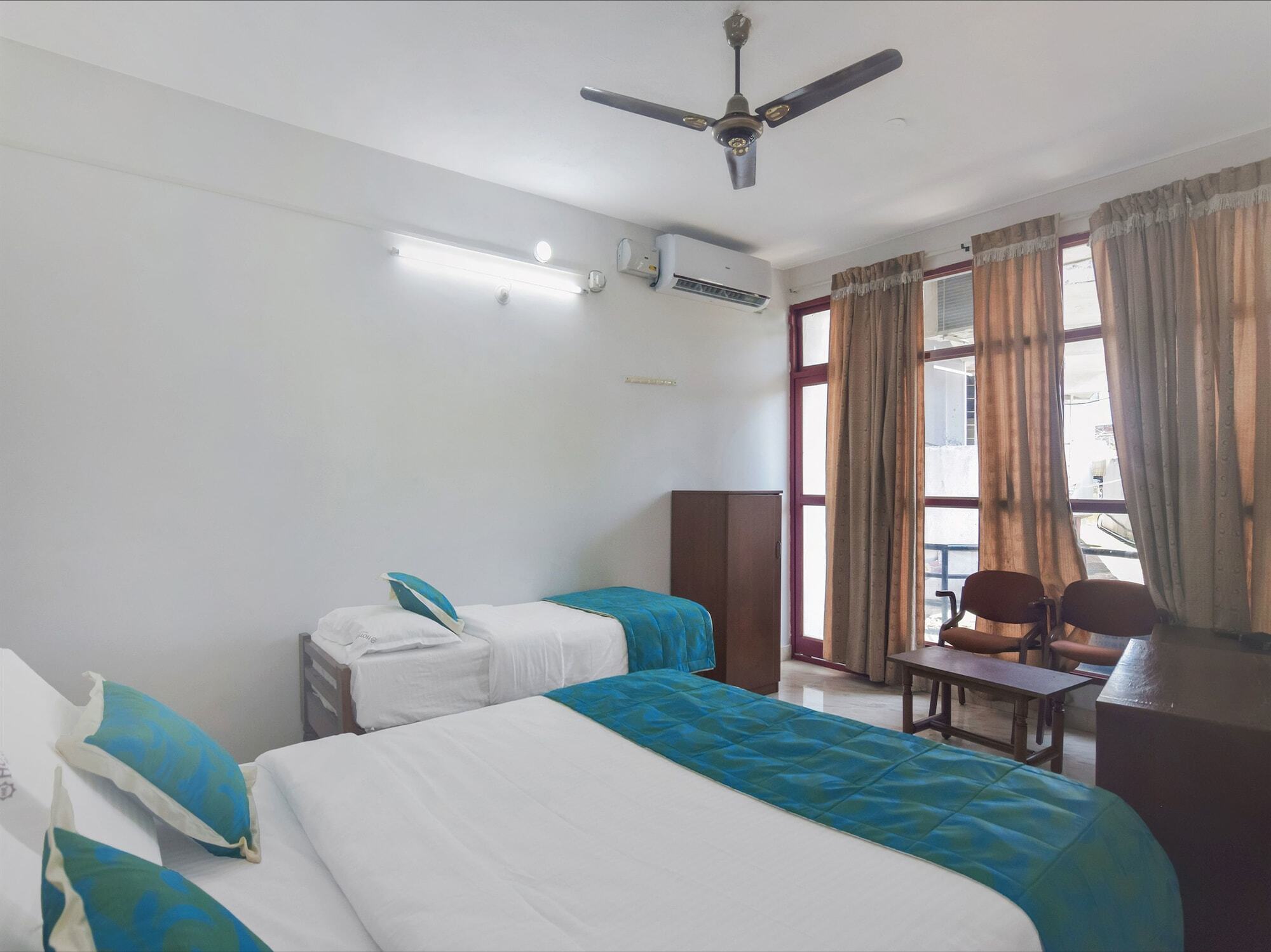 OYO 13581 Hotel Raj Madikeri Buitenkant foto